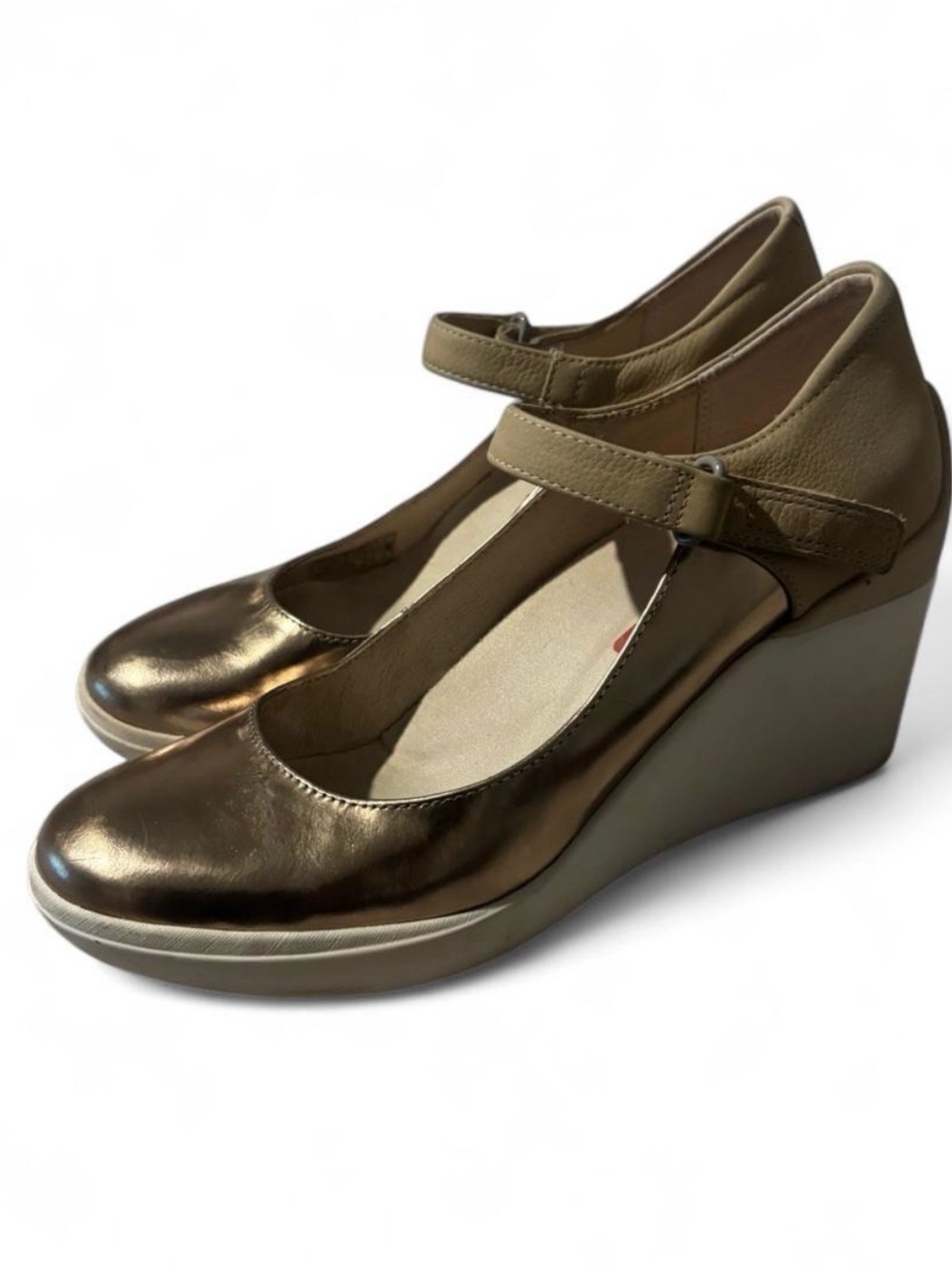 Tsubo Size 7‎ Metallic Bronze and Beige Wedge Mary Jane with White Platform